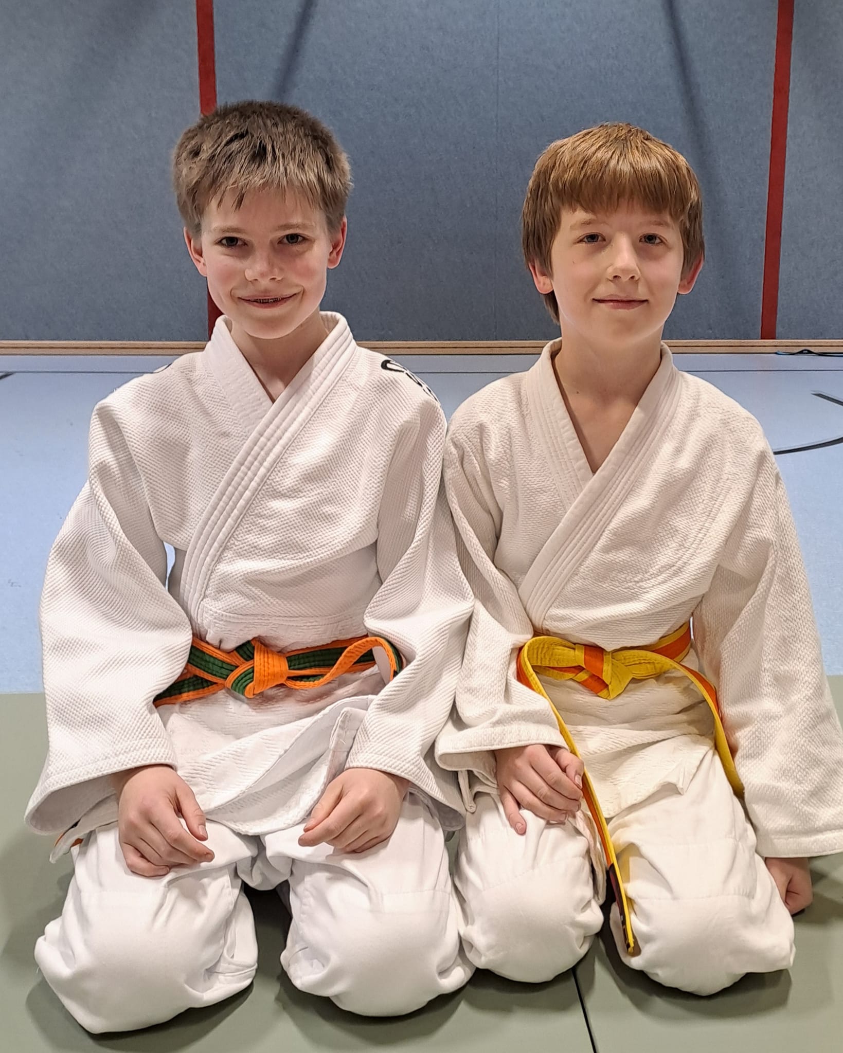Read more about the article Moritz und Erik sind die heutigen stolzen neuen Gürtelträger der SSV Jugend.
