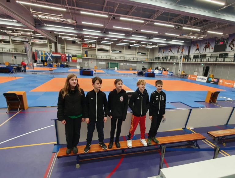 Read more about the article 5 Judoka vom Kodokan Olsberg und SSV Meschede gingen am 15.12. beim internationalen Turnier in Enschede (NL) an den Start.