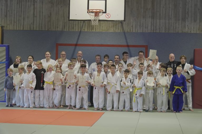 Read more about the article Am heutigen ersten Advent wurde allen Mescheder Judoka warm ums Herz!