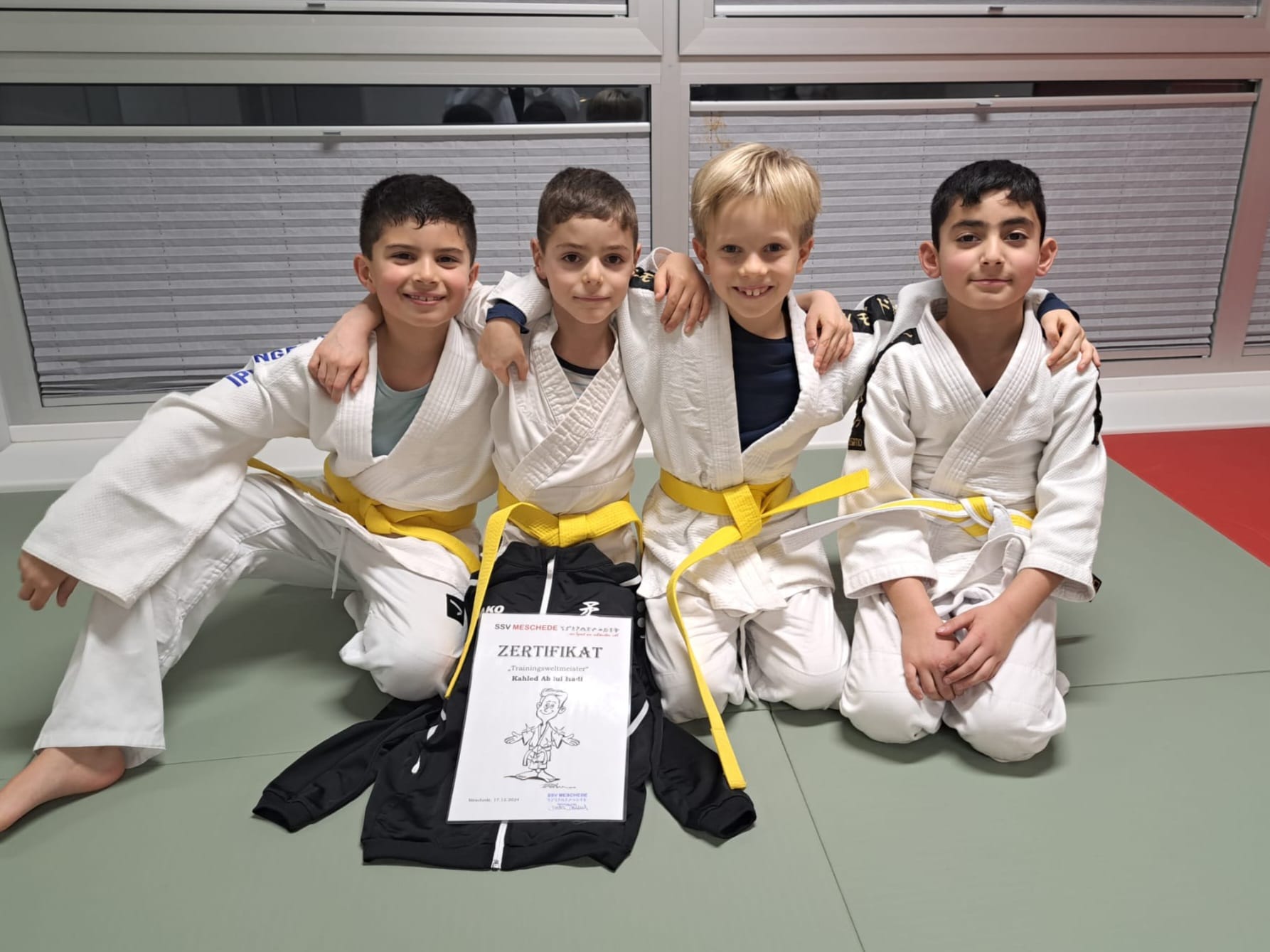 Read more about the article Beim allerletzten Training der U8 Gruppe dieses Jahr, konnten wir noch ein paar Gürtel verleihen!