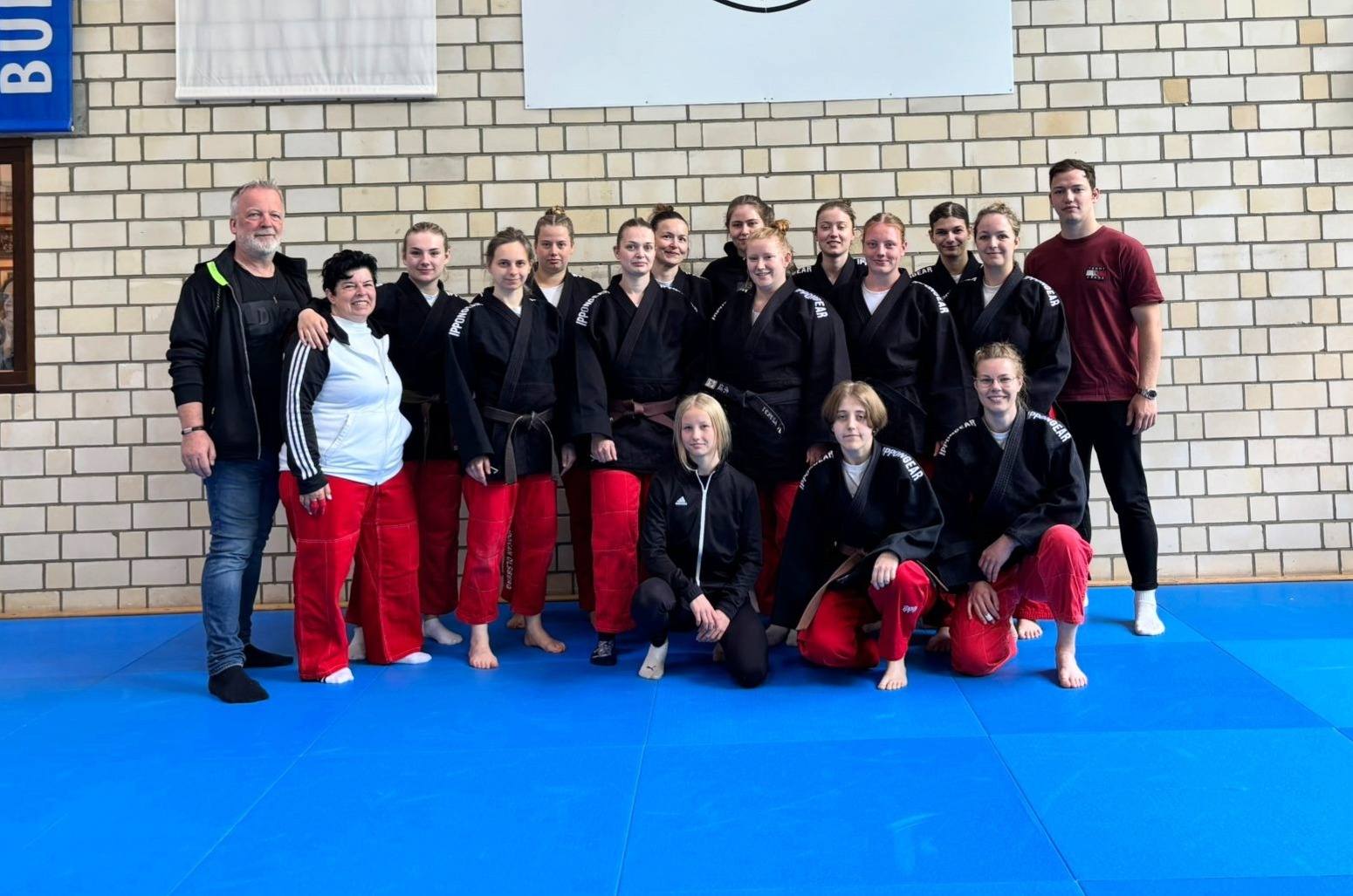 Read more about the article Unser Trainerin Vivien Schumann ging heute für Sakura Dortmund in der Frauen Verbandsliga auf die Matte.