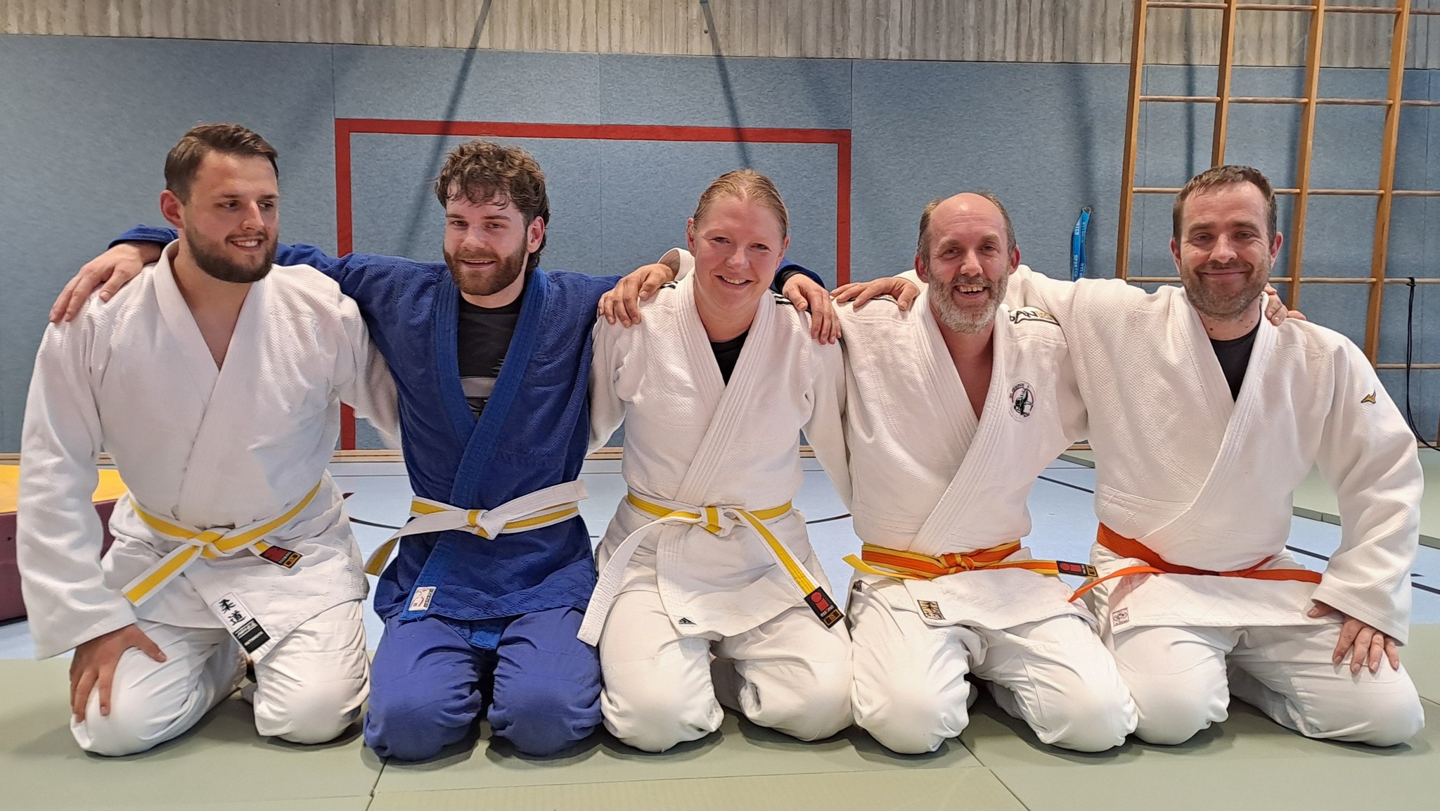 Read more about the article Fünffache Graduierung bei den Erwachsenen, eine tolle Premiere!